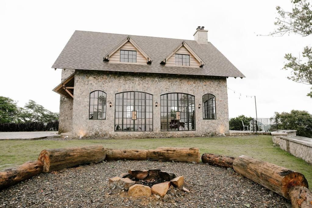 The Old Country Stone House Villa Cebu Buitenkant foto